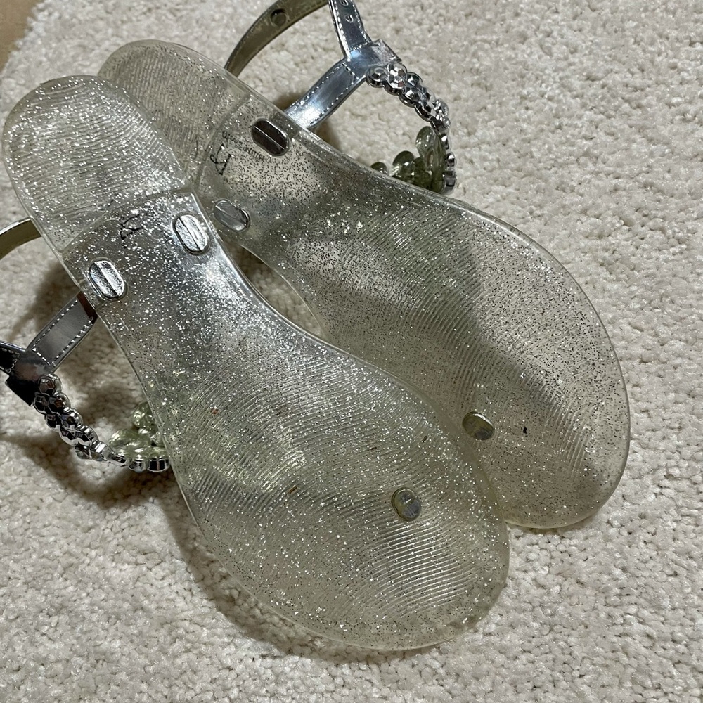 Size 6, women’s thong flip-flops, Olivia - Picture 4 of 6